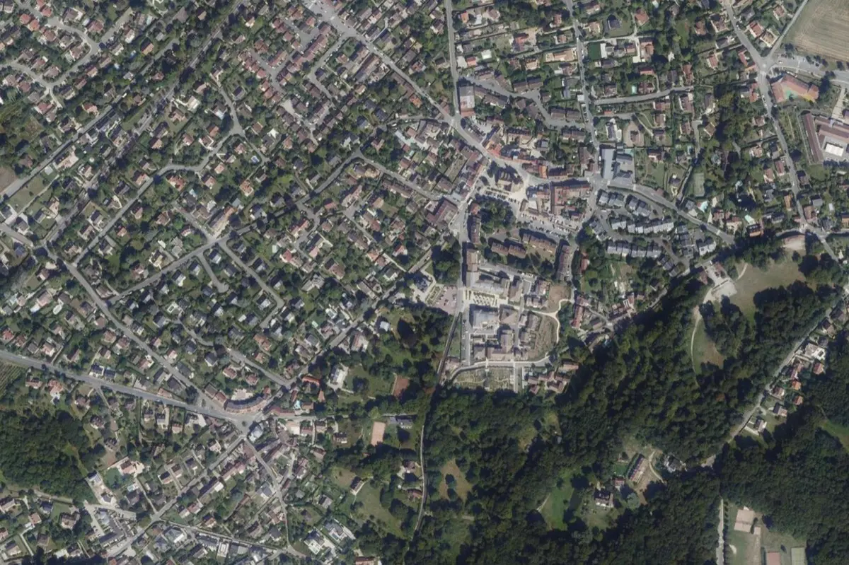 Vue aérienne du centre de Orgeval : trame des rues, parcelles et jardins